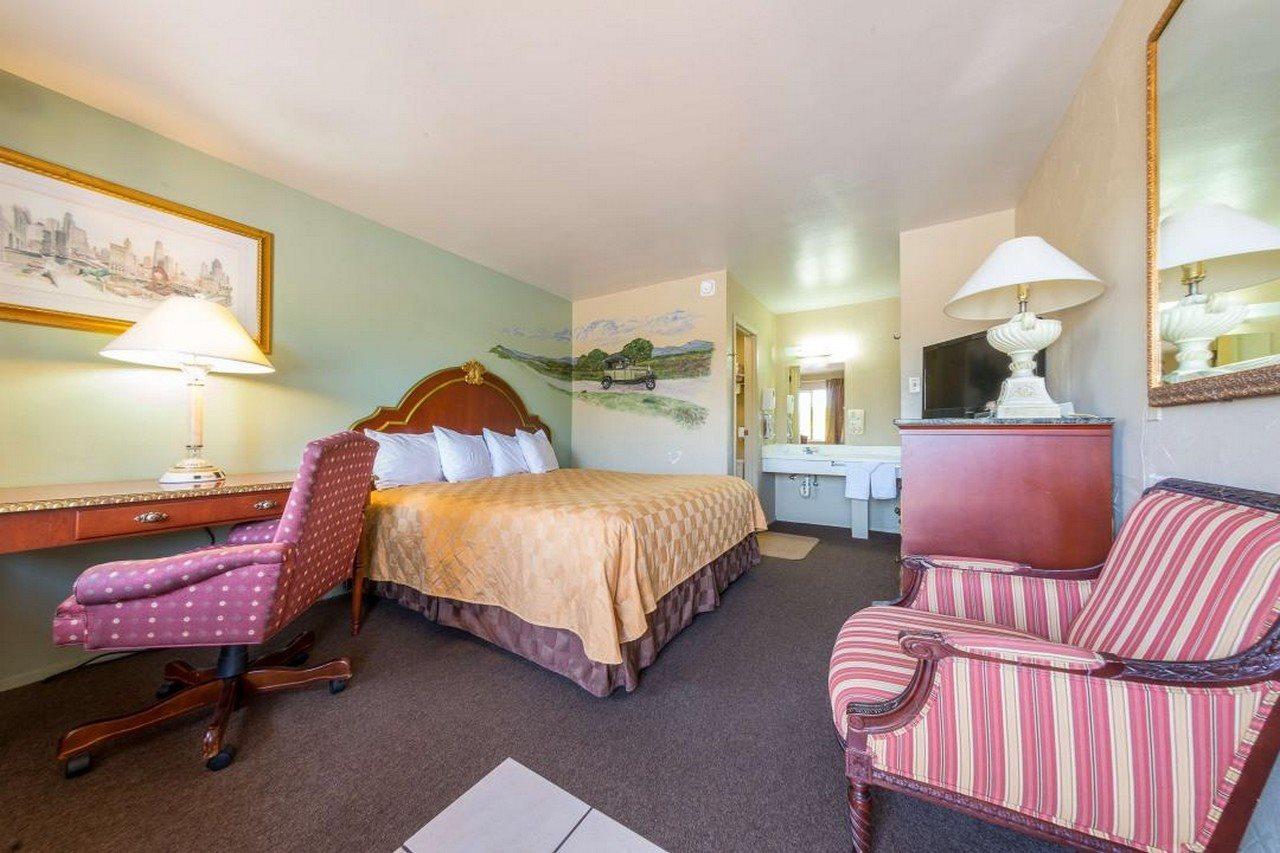 Americas Best Value Inn - Legend'S Inn Junction Extérieur photo