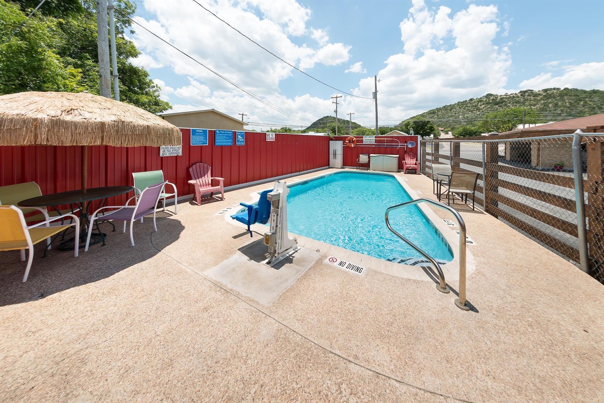 Americas Best Value Inn - Legend'S Inn Junction Extérieur photo