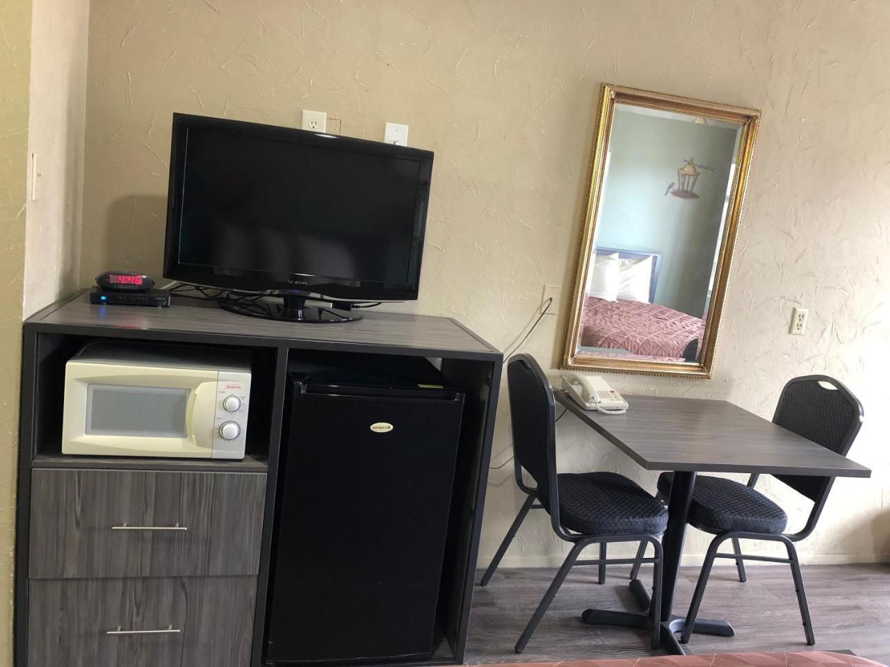 Americas Best Value Inn - Legend'S Inn Junction Extérieur photo
